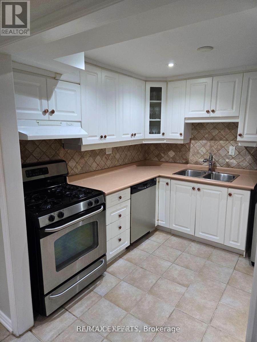 Lower - 19 Rory Road, Toronto, Ontario  M6L 3E9 - Photo 8 - W13760480