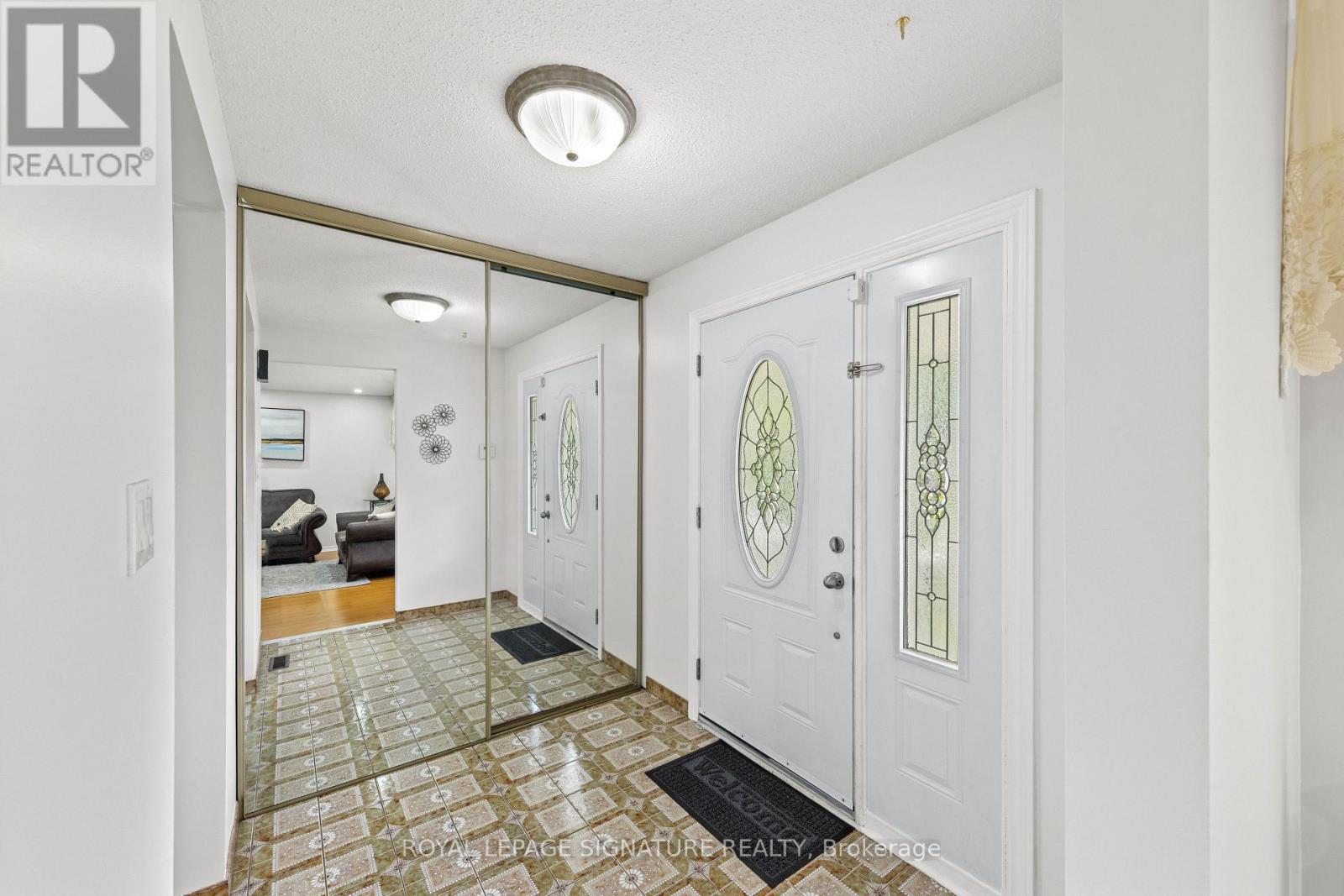 112 Kingswood Drive, Brampton, Ontario  L6V 2W3 - Photo 5 - W13760510