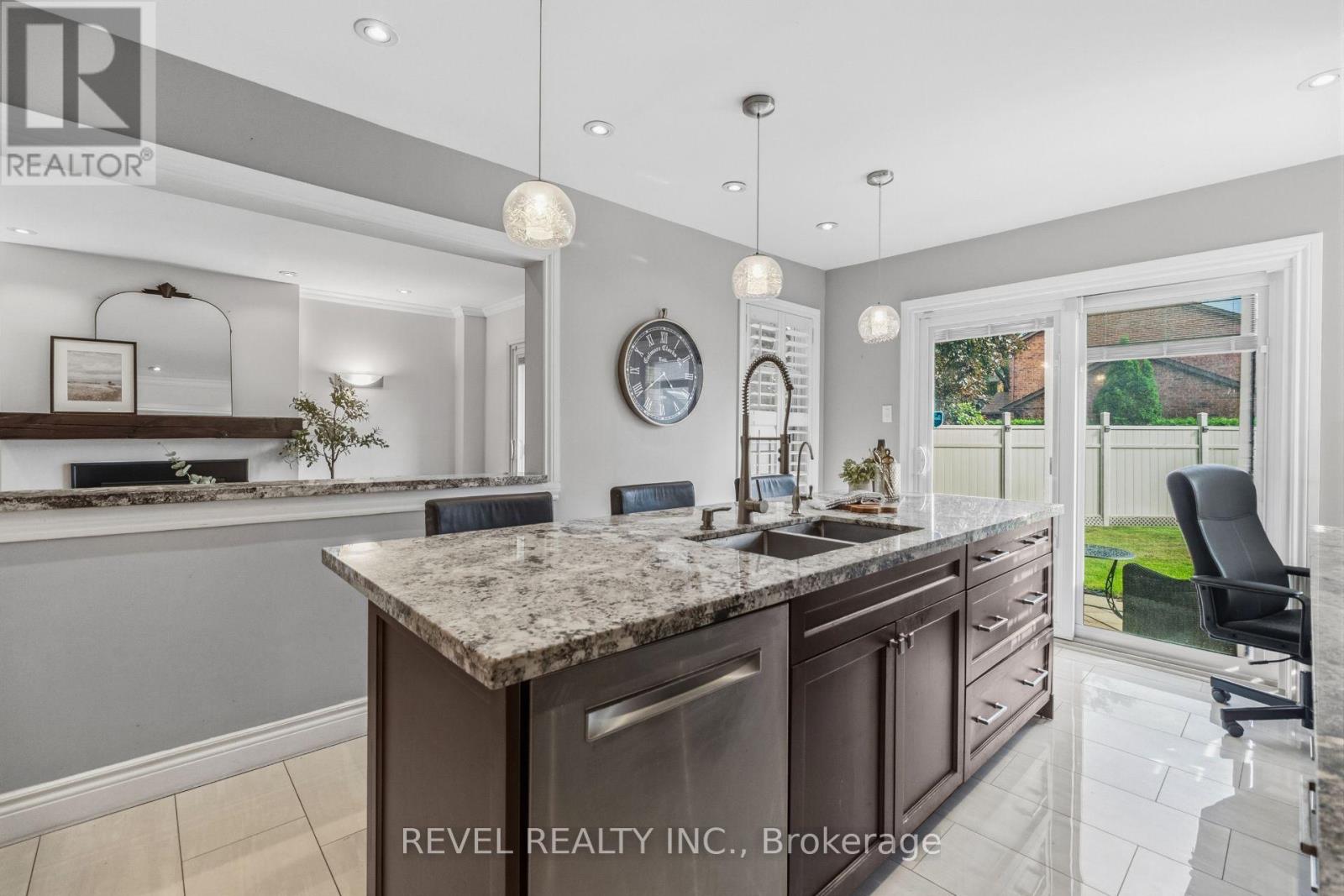 6624 Mockingbird Lane, Mississauga, Ontario  L5N 5K4 - Photo 7 - W13760526