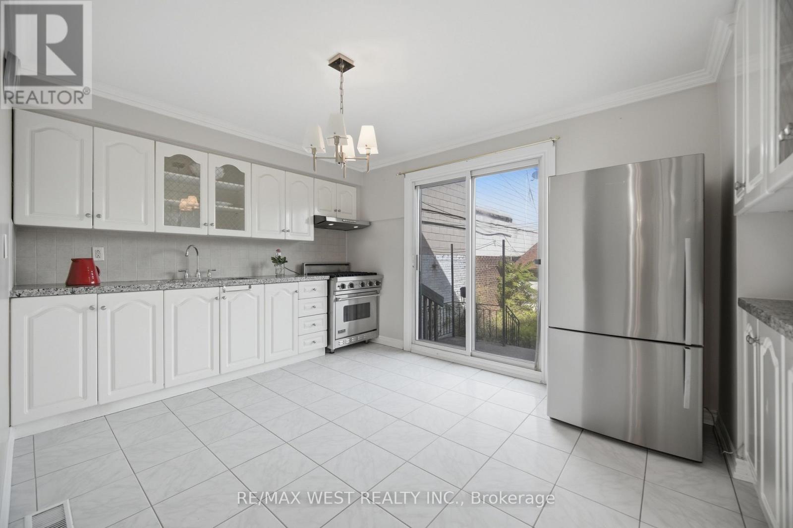 603 Concord Avenue, Toronto, Ontario  M6H 2R2 - Photo 12 - W13760550