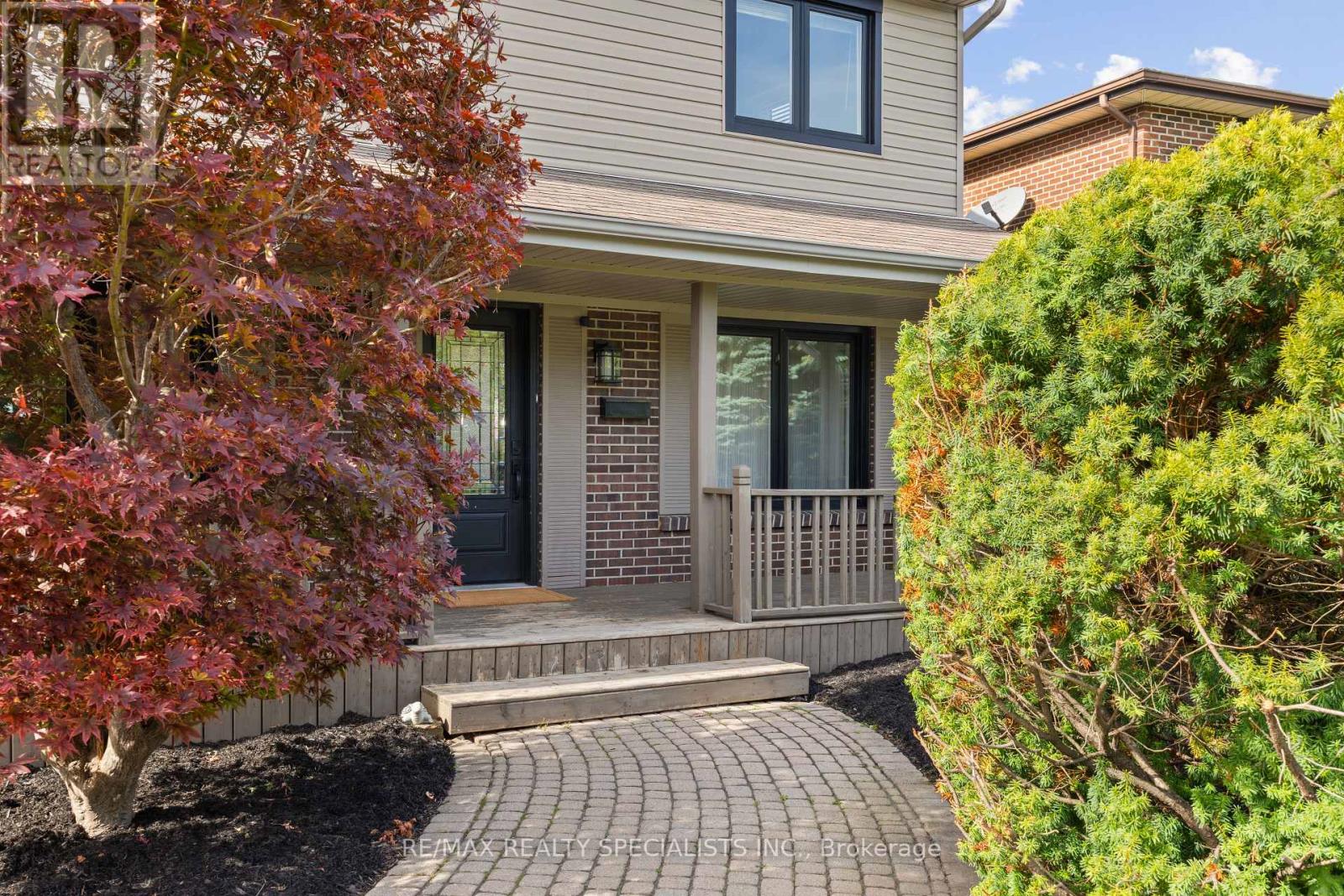 10 Lorraine Crescent, Brampton, Ontario  L6S 2R7 - Photo 4 - W13760570