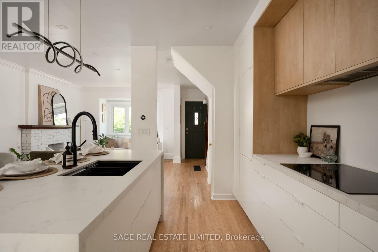 31 Russett Avenue, Toronto, Ontario  M6H 3M4 - Photo 16 - W13760586