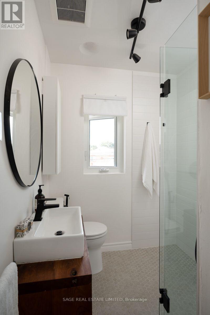 31 Russett Avenue, Toronto, Ontario  M6H 3M4 - Photo 19 - W13760586