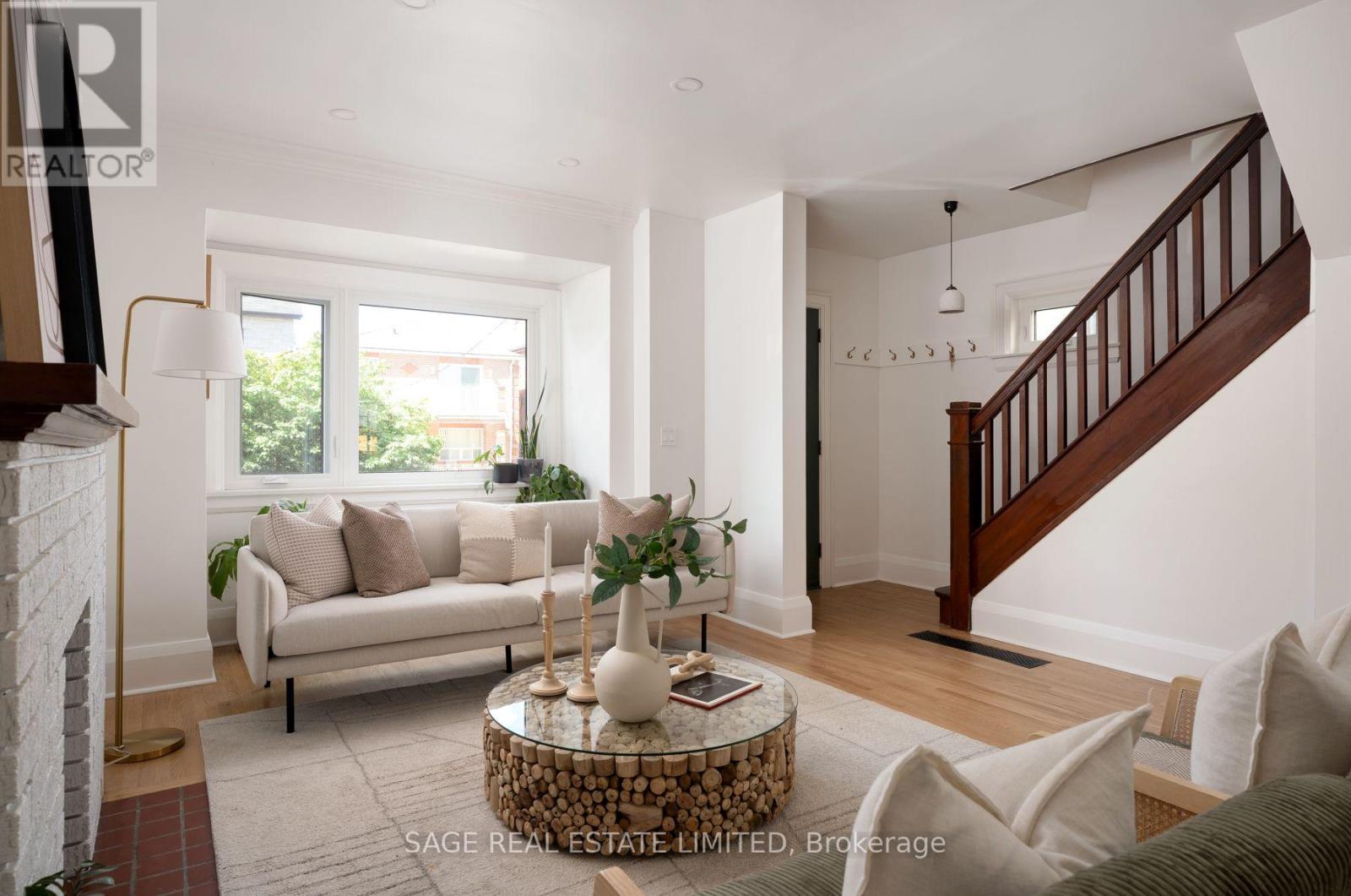31 Russett Avenue, Toronto, Ontario  M6H 3M4 - Photo 4 - W13760586