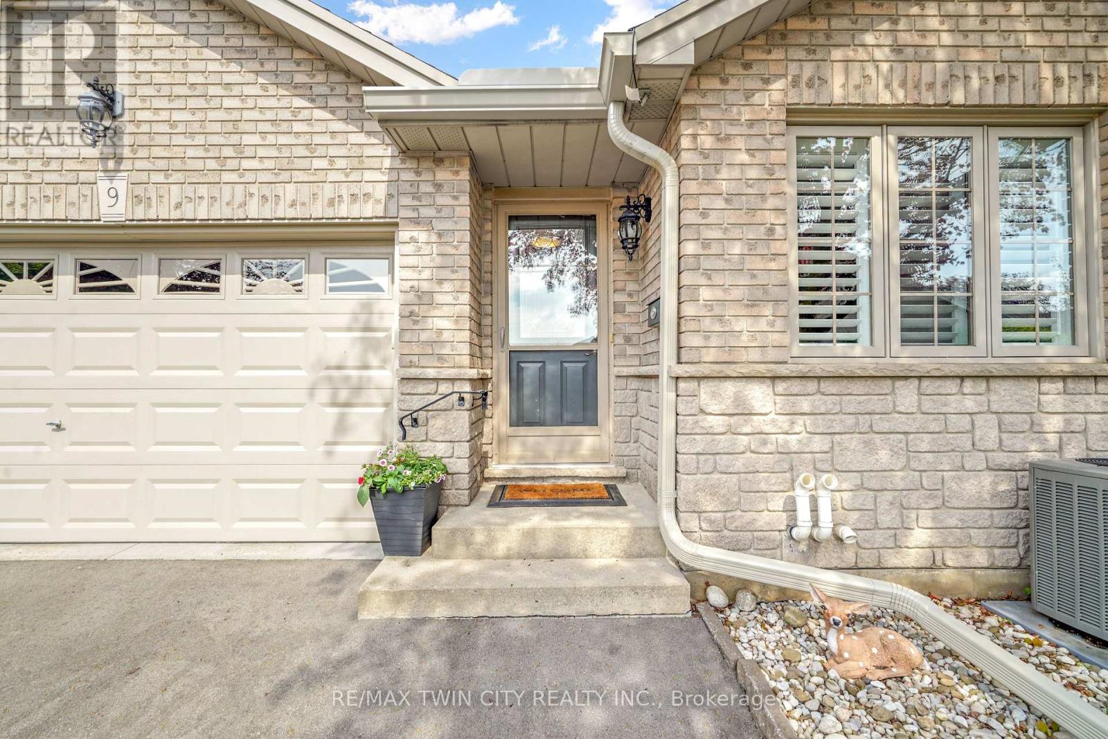 9 - 24 Griffiths Drive, Brant, Ontario  N3L 4C5 - Photo 4 - X13760338