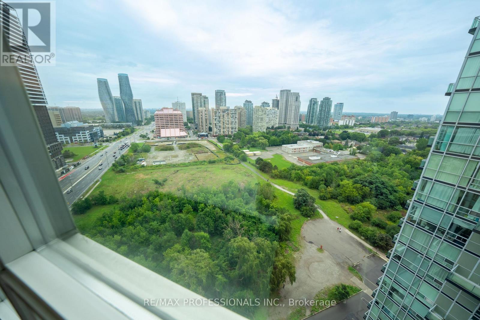 2004 - 220 Burnhamthorpe Road W, Mississauga, Ontario  L5B 4N4 - Photo 13 - W13760380