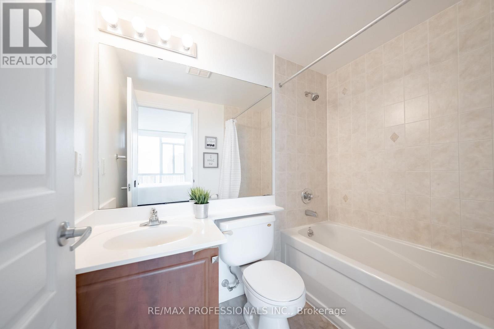 2004 - 220 Burnhamthorpe Road W, Mississauga, Ontario  L5B 4N4 - Photo 11 - W13760380