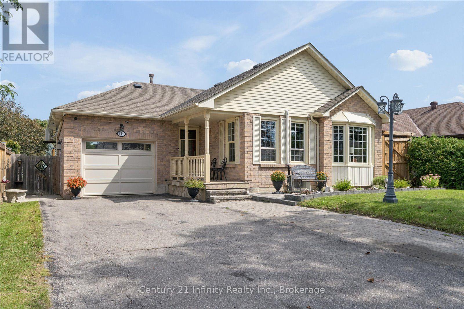 814 Lochness Crescent, Oshawa, Ontario  L1J 7P6 - Photo 2 - E13760706