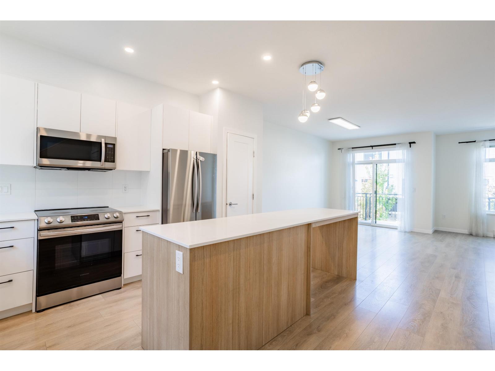 33 15235 Sitka Drive, Surrey, British Columbia  V3S 0A9 - Photo 4 - R3162493