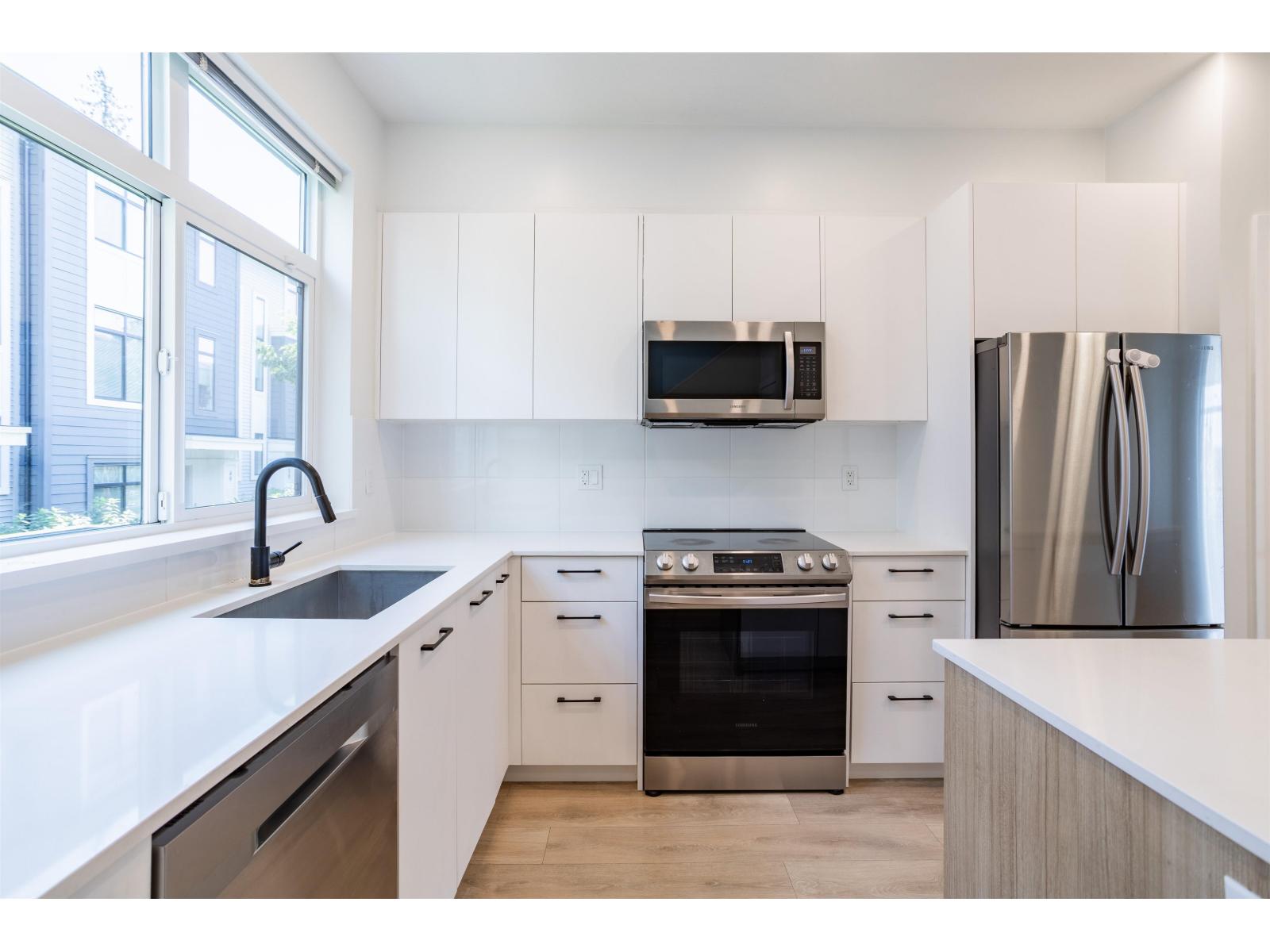 33 15235 Sitka Drive, Surrey, British Columbia  V3S 0A9 - Photo 3 - R3162493