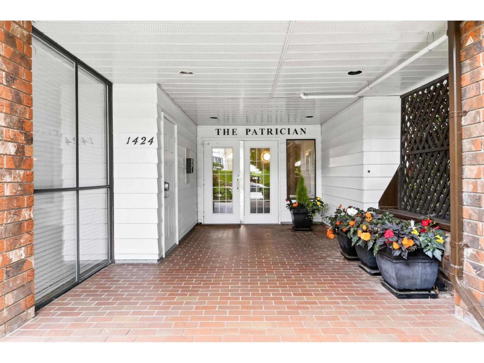 102 1424 MARTIN STREET, white rock, British Columbia