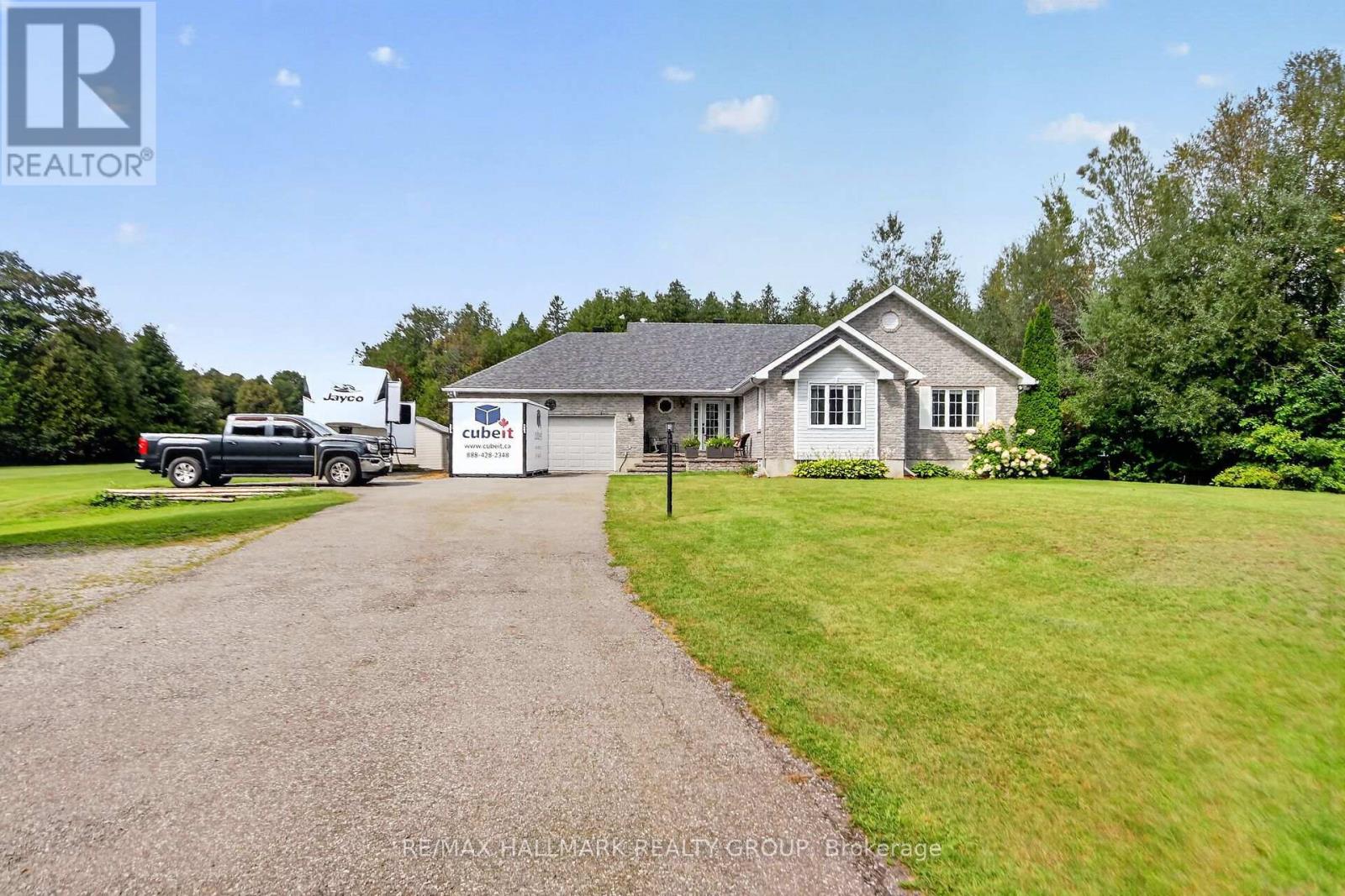 8251 RANITA CRESCENT, Ottawa, Ontario