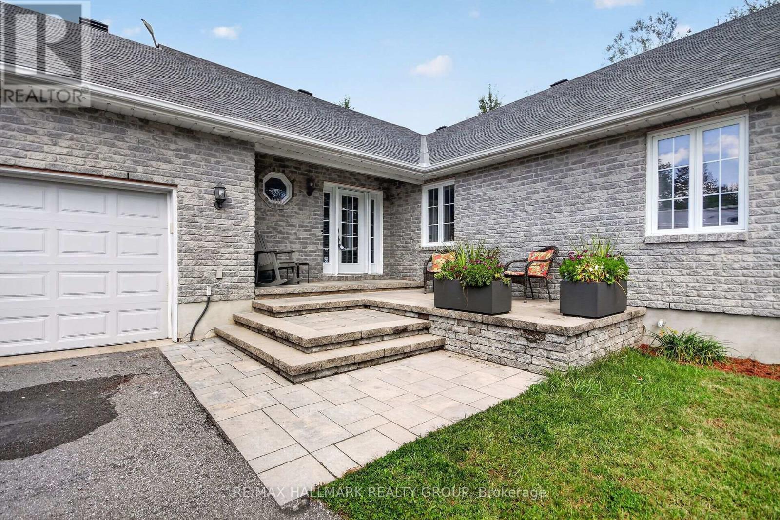 8251 Ranita Crescent, Ottawa, Ontario  K0A 2P0 - Photo 2 - X13760716