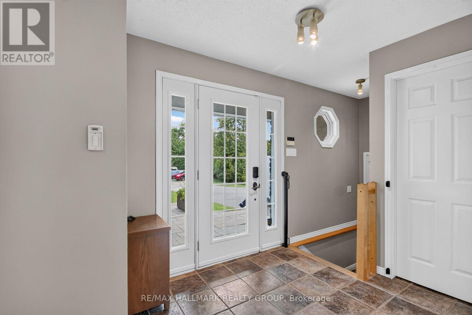 8251 Ranita Crescent, Ottawa, Ontario  K0A 2P0 - Photo 3 - X13760716