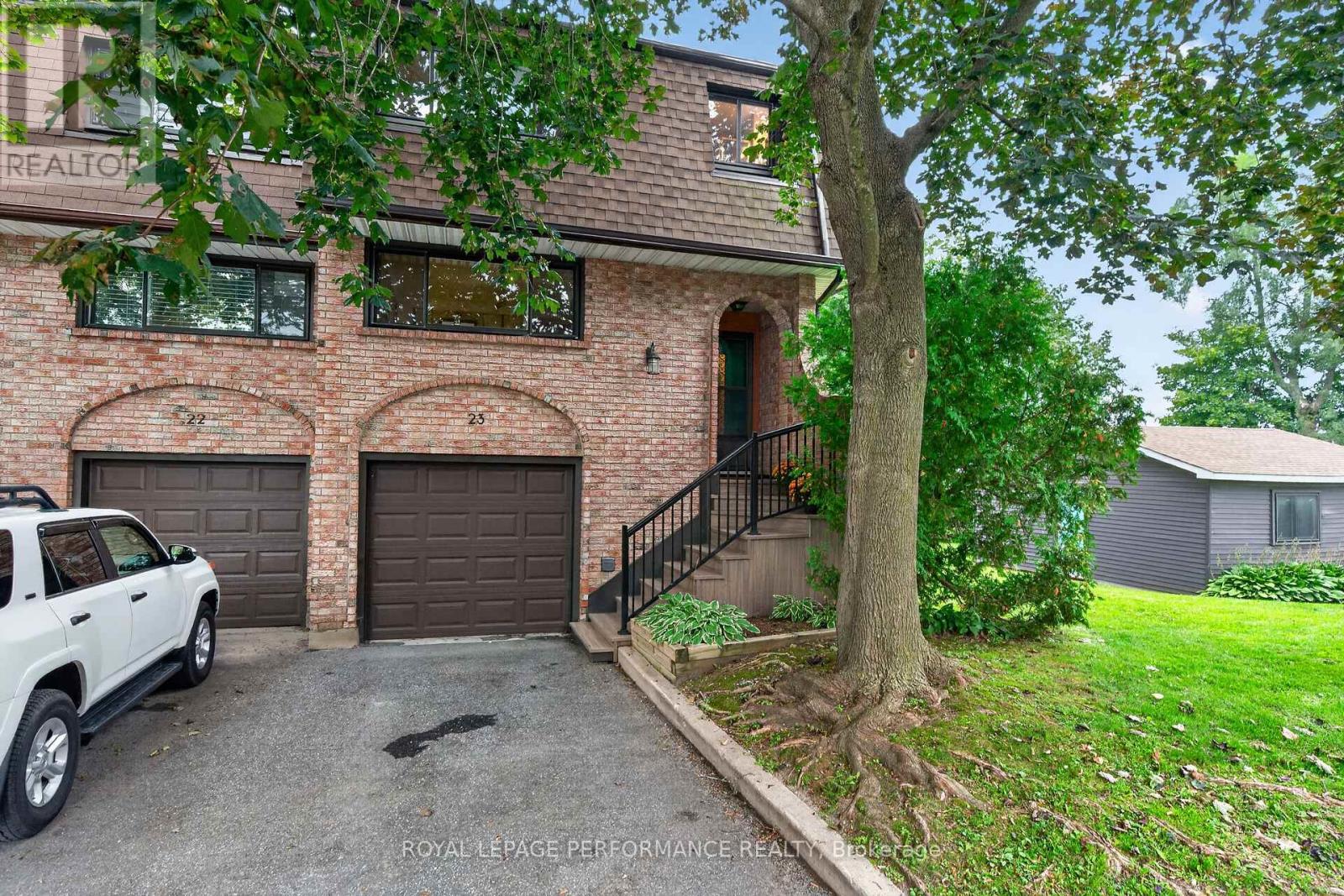 23 - 2 BERTONA STREET, Ottawa, Ontario