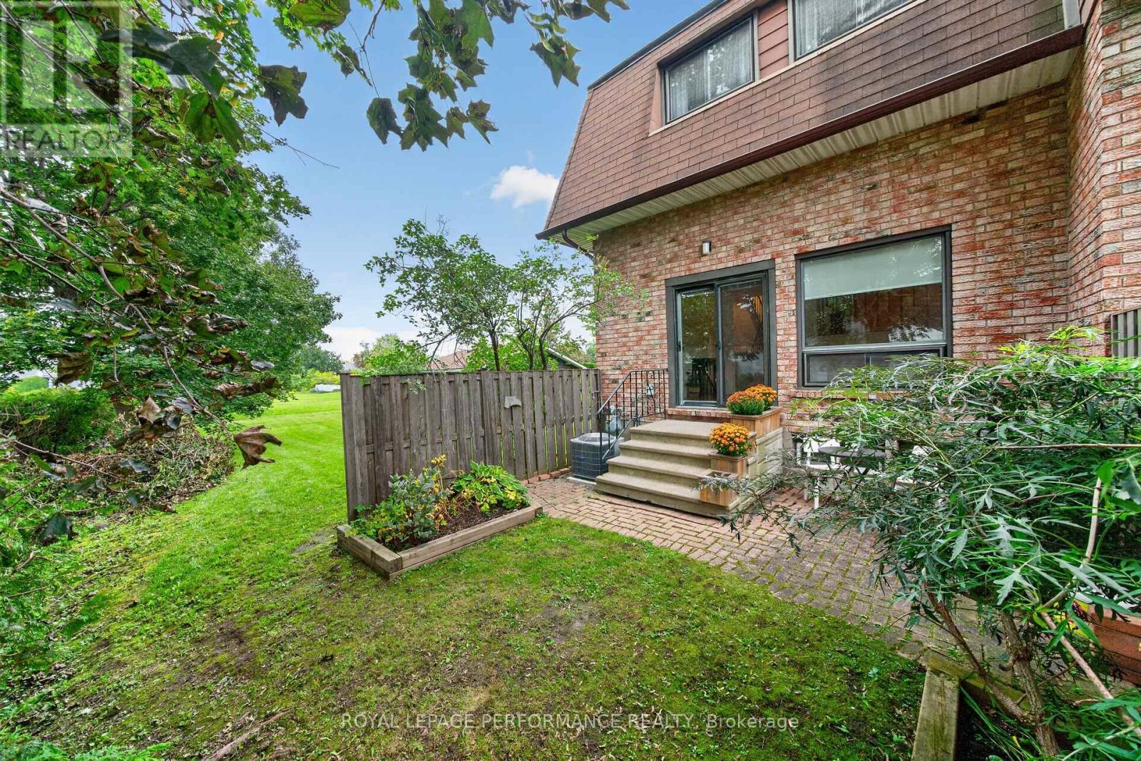 23 - 2 Bertona Street, Ottawa, Ontario  K2G 0W2 - Photo 37 - X13760756