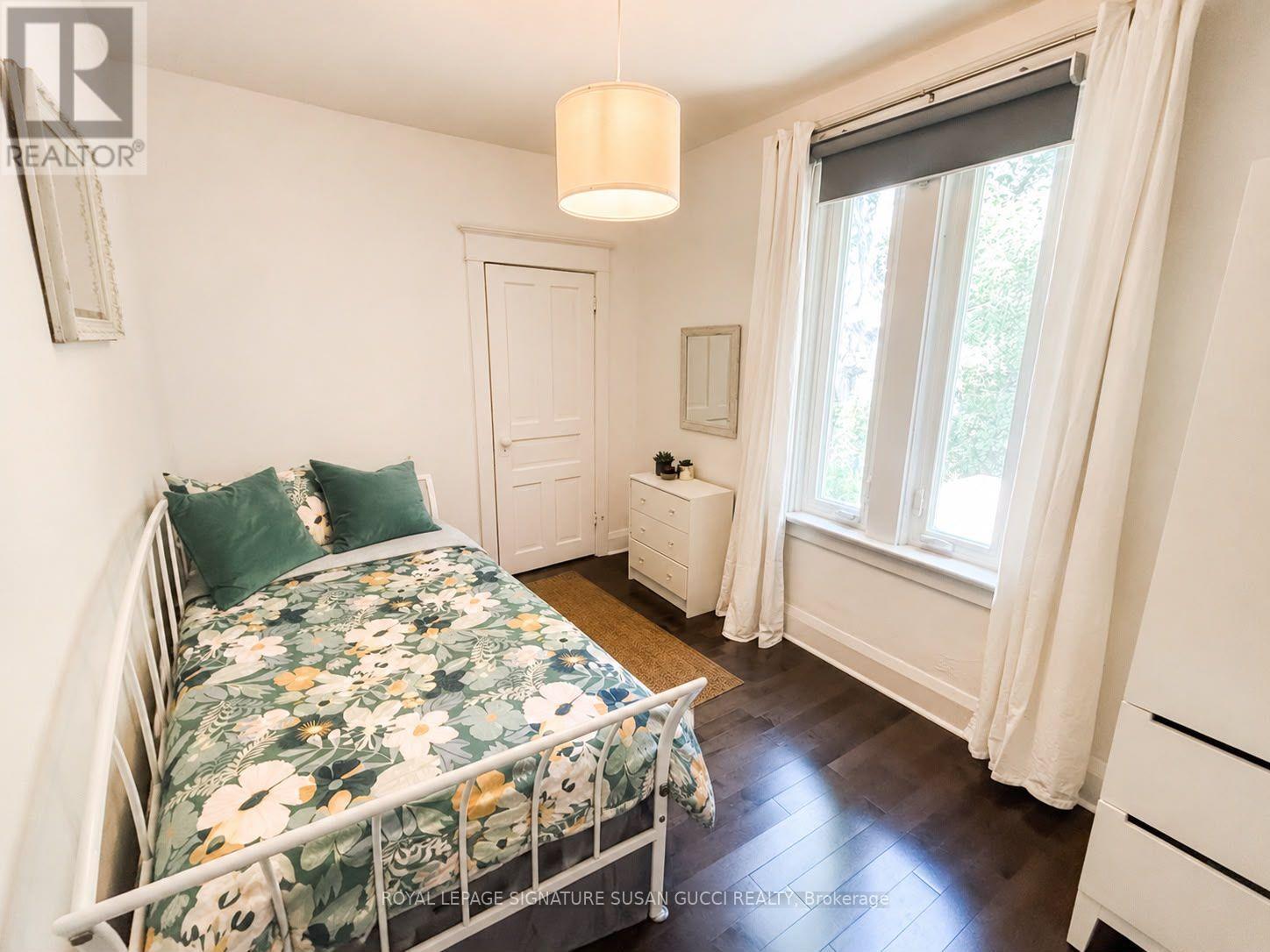 231 Chisholm Avenue, Toronto, Ontario  M4C 4V9 - Photo 11 - E13760744