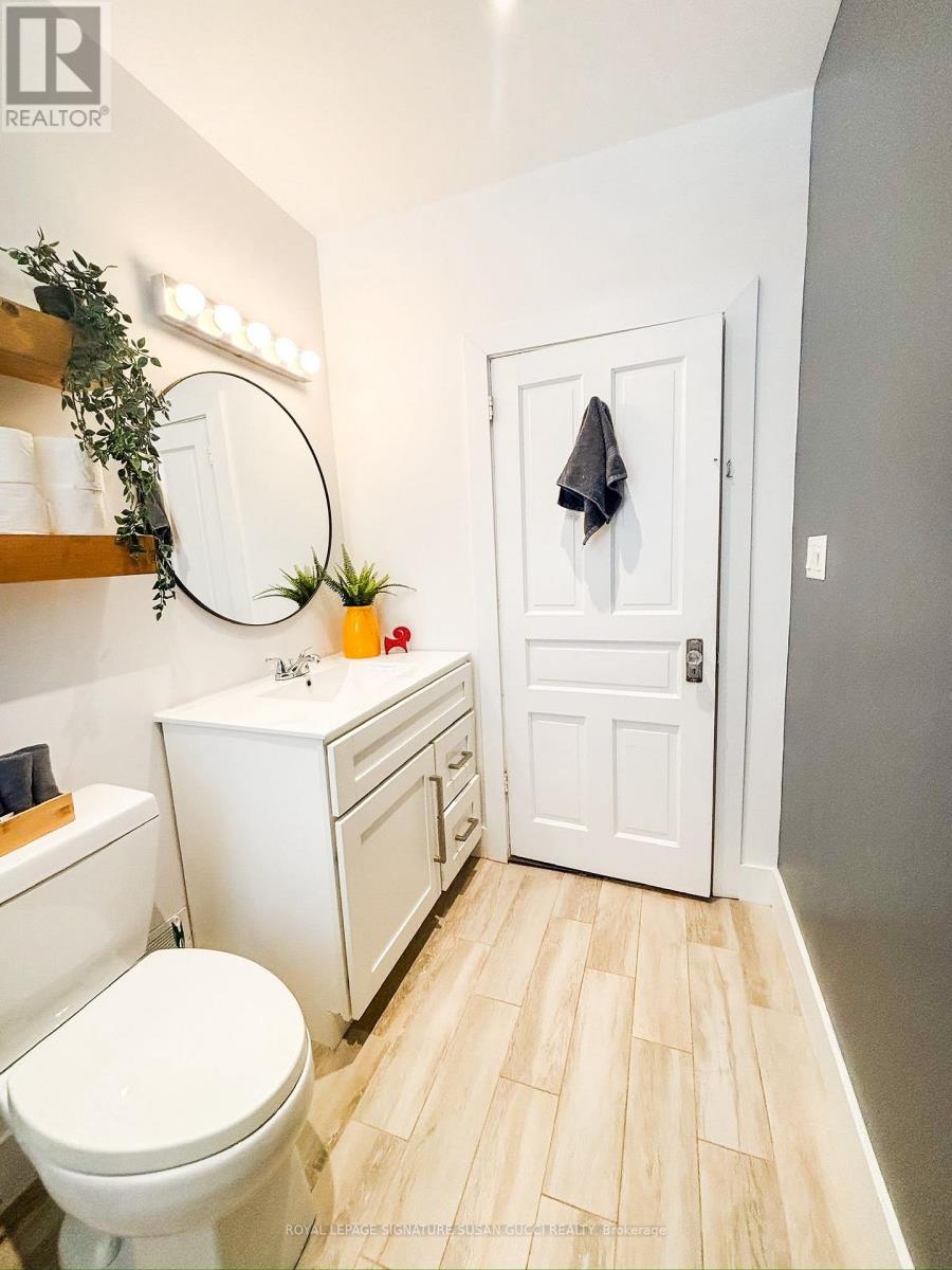 231 Chisholm Avenue, Toronto, Ontario  M4C 4V9 - Photo 17 - E13760744