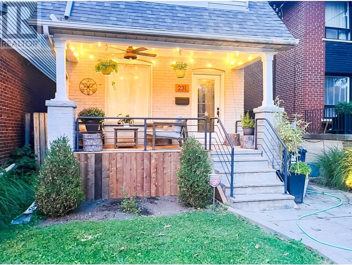231 Chisholm Avenue, Toronto, Ontario  M4C 4V9 - Photo 2 - E13760744