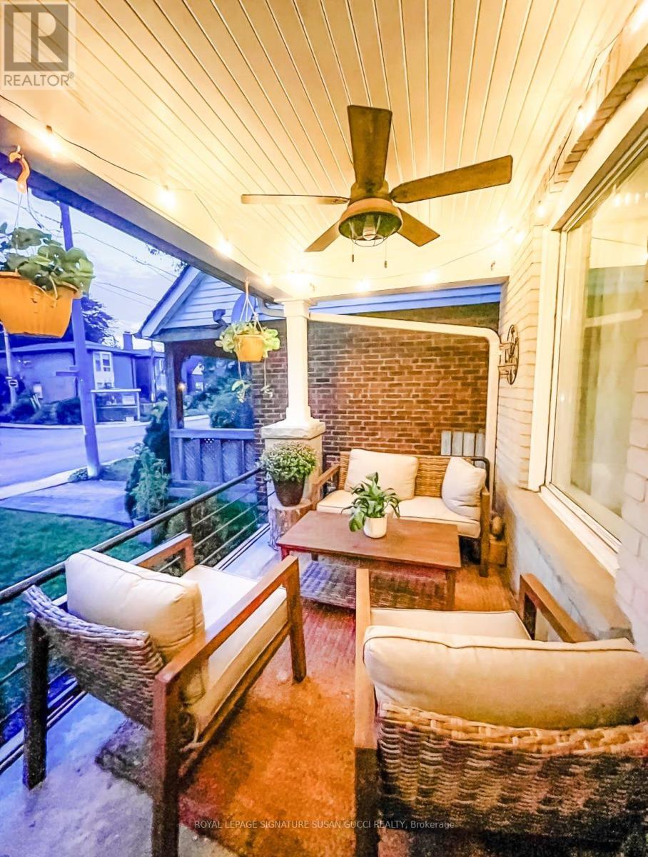 231 Chisholm Avenue, Toronto, Ontario  M4C 4V9 - Photo 3 - E13760744