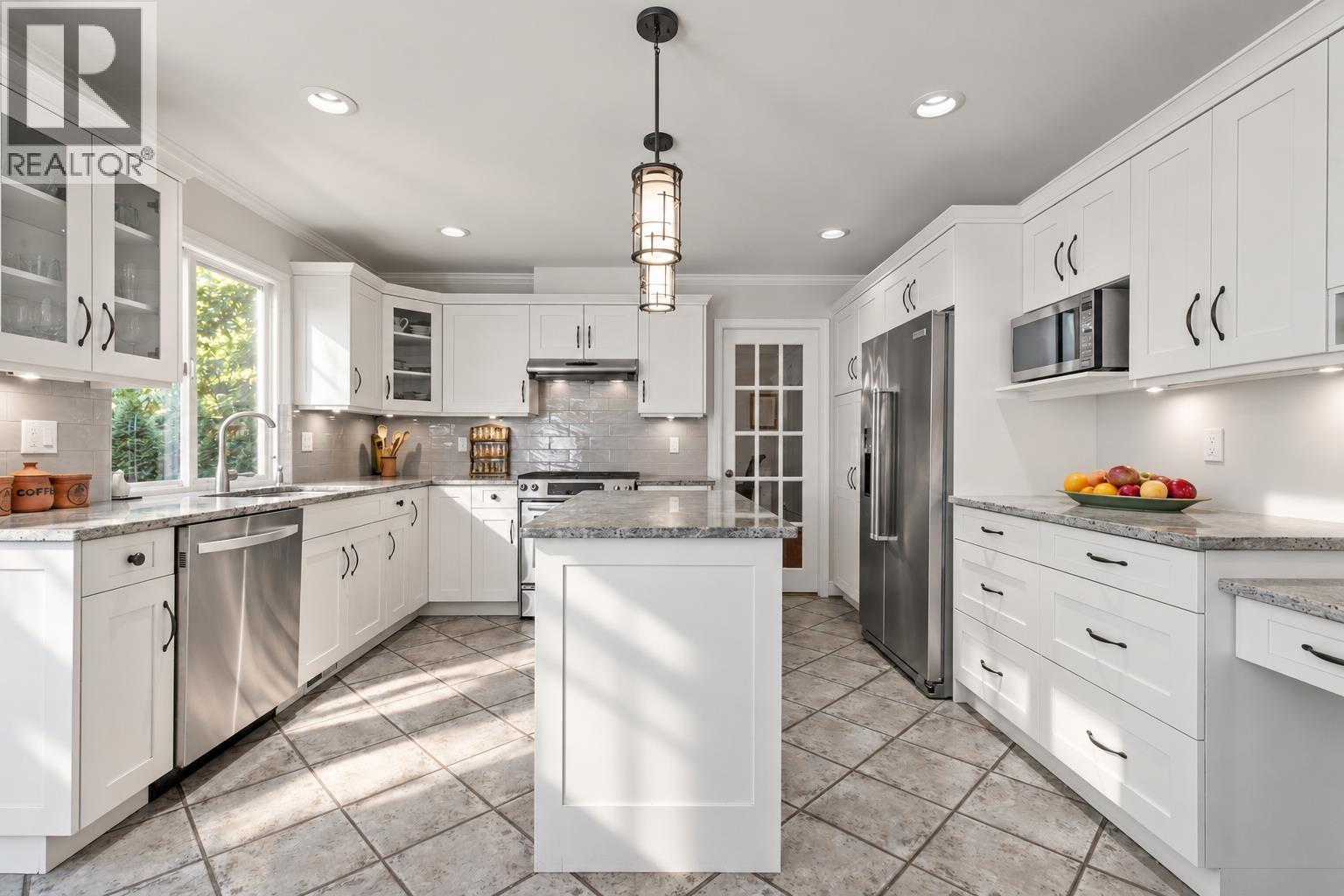 3373 Huntleigh Court, North Vancouver, British Columbia  V7H 1C9 - Photo 10 - R3163013