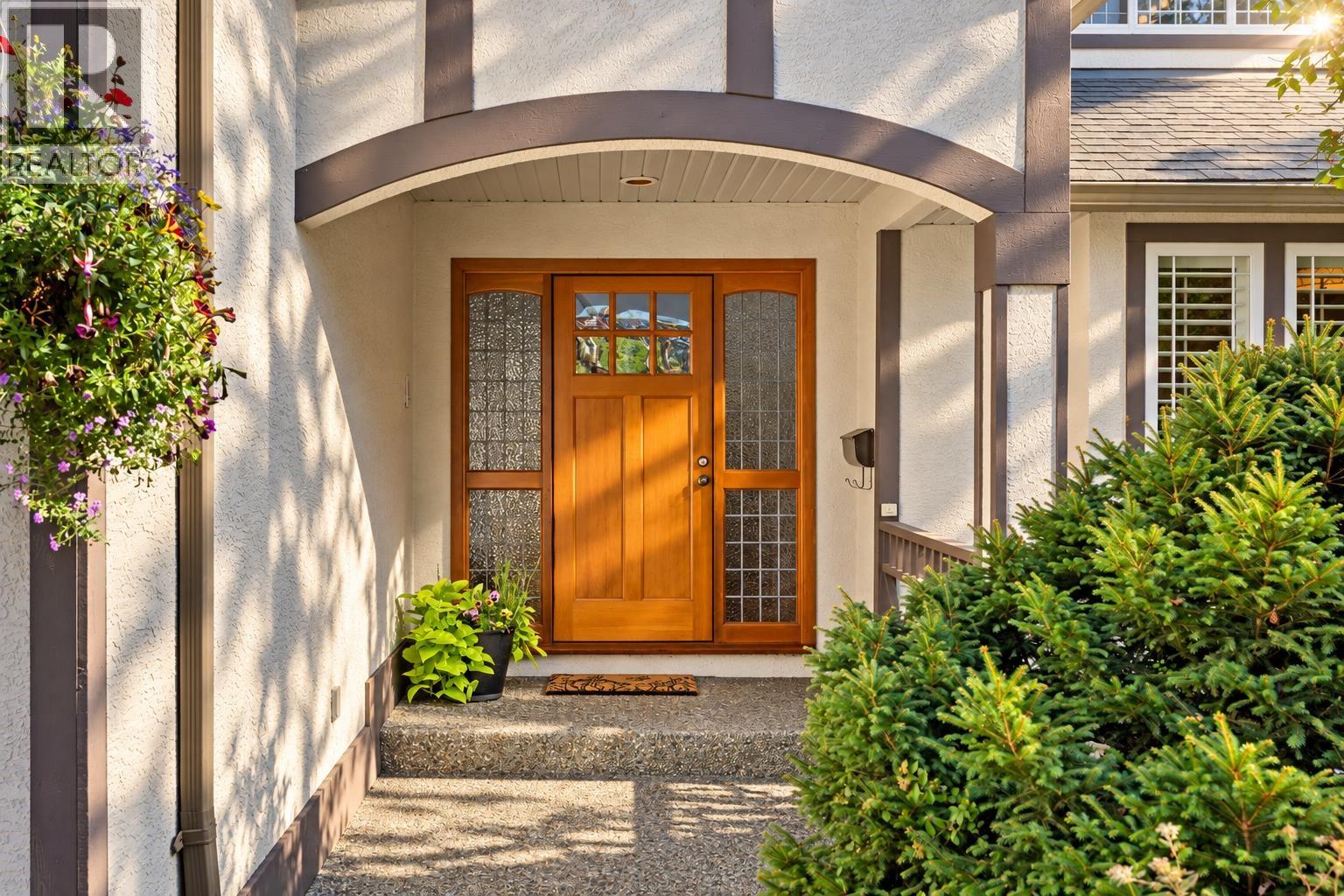 3373 Huntleigh Court, North Vancouver, British Columbia  V7H 1C9 - Photo 3 - R3163013