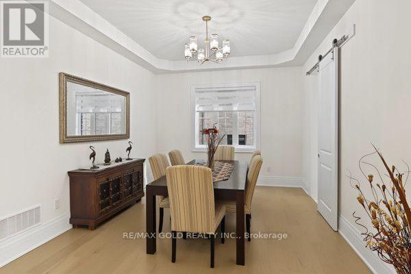 81 Kinburn Crescent, Vaughan, Ontario  L3L 0E9 - Photo 9 - N13760676