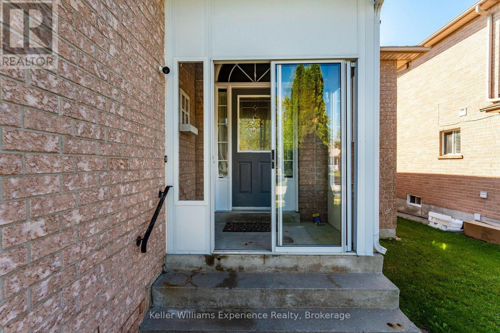 7 Golds Crescent, Barrie (Holly), Ontario L4N 8R2 - Photo 4 - S13760766