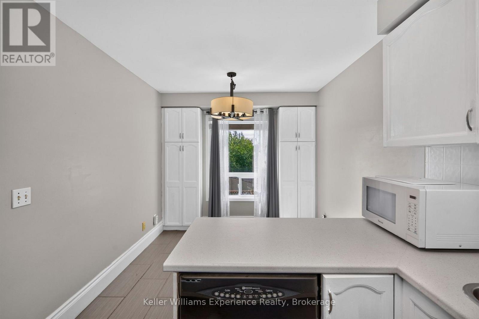 7 Golds Crescent, Barrie (Holly), Ontario L4N 8R2 - Photo 8 - S13760766