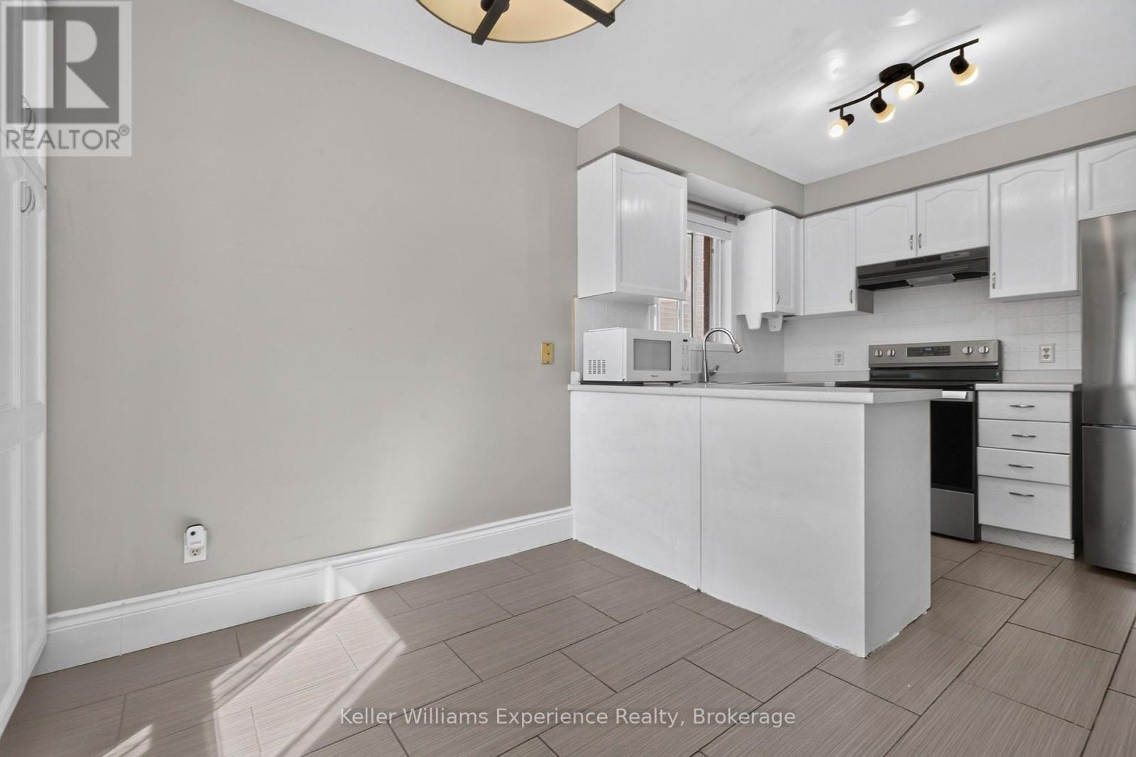 7 Golds Crescent, Barrie (Holly), Ontario L4N 8R2 - Photo 9 - S13760766