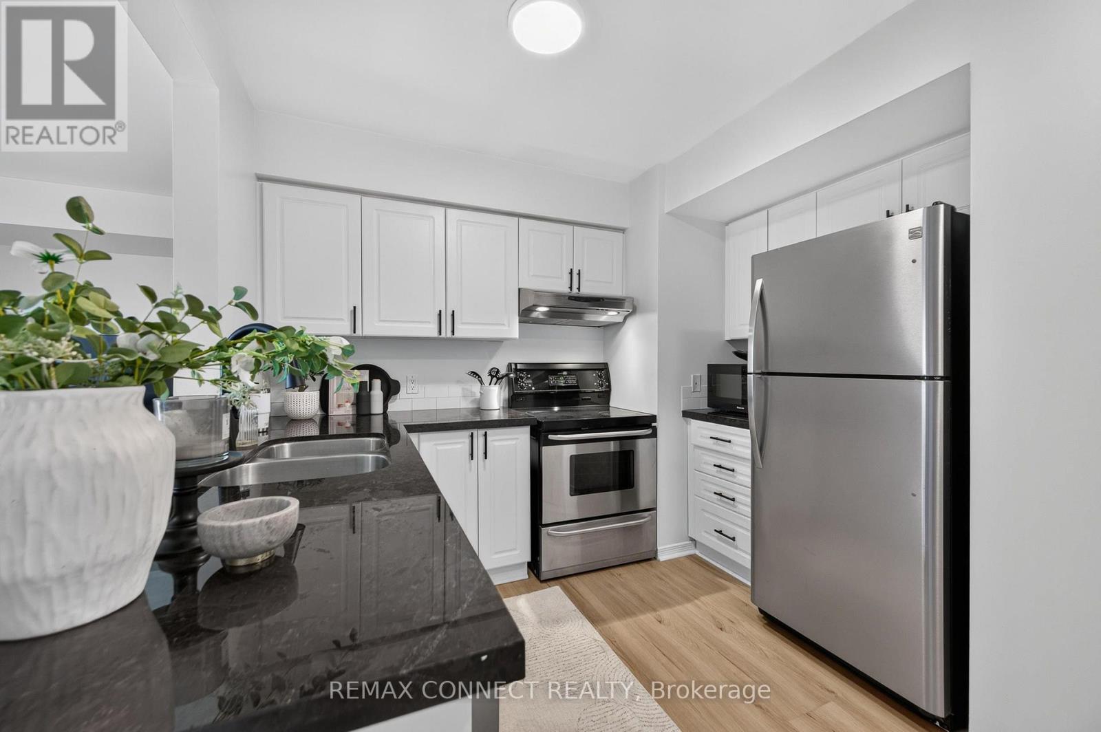 7b Crawford Street, Toronto, Ontario  M6K 3M3 - Photo 9 - C13759968