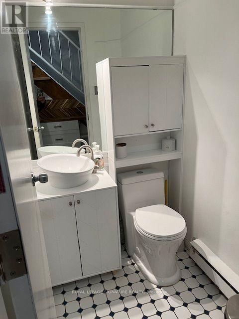 Lower - 208 Carlton Street, Toronto, Ontario  M5A 2L1 - Photo 18 - C13757312
