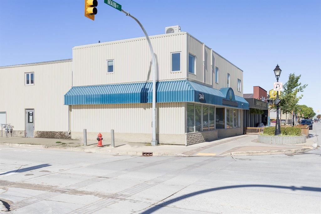 201 344 Main Street, Steinbach, Manitoba  R5G 1Z1 - Photo 1 - 202622117