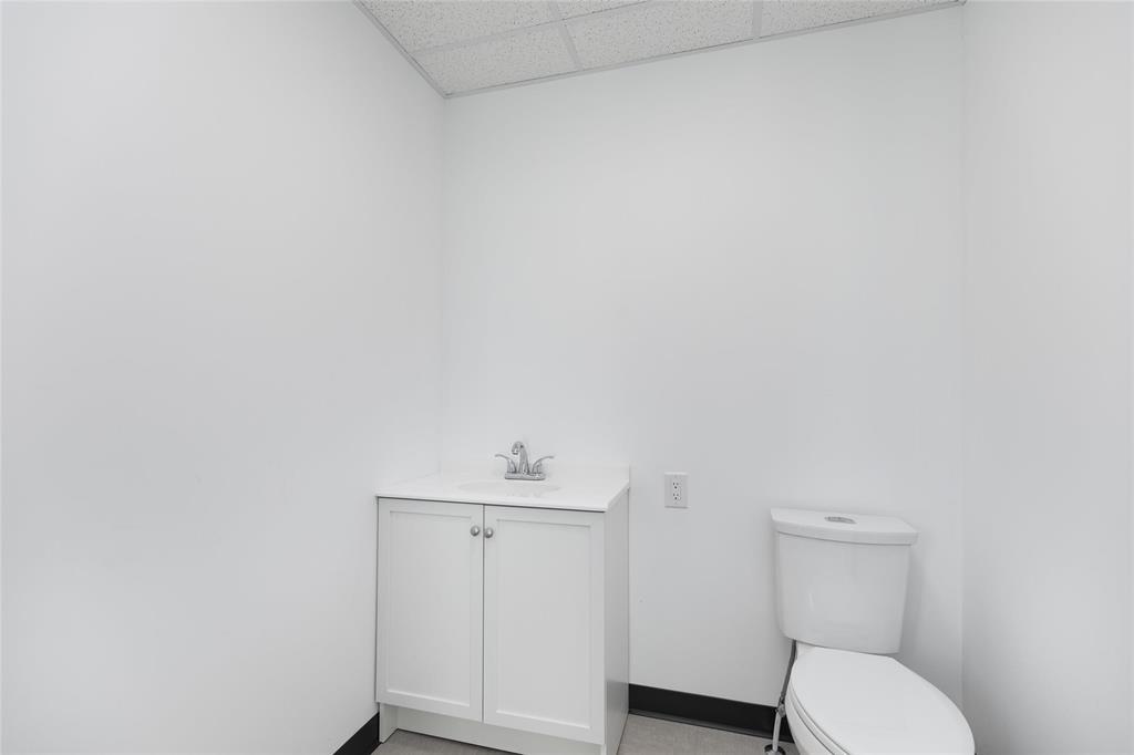 201 344 Main Street, Steinbach, Manitoba  R5G 1Z1 - Photo 12 - 202622117