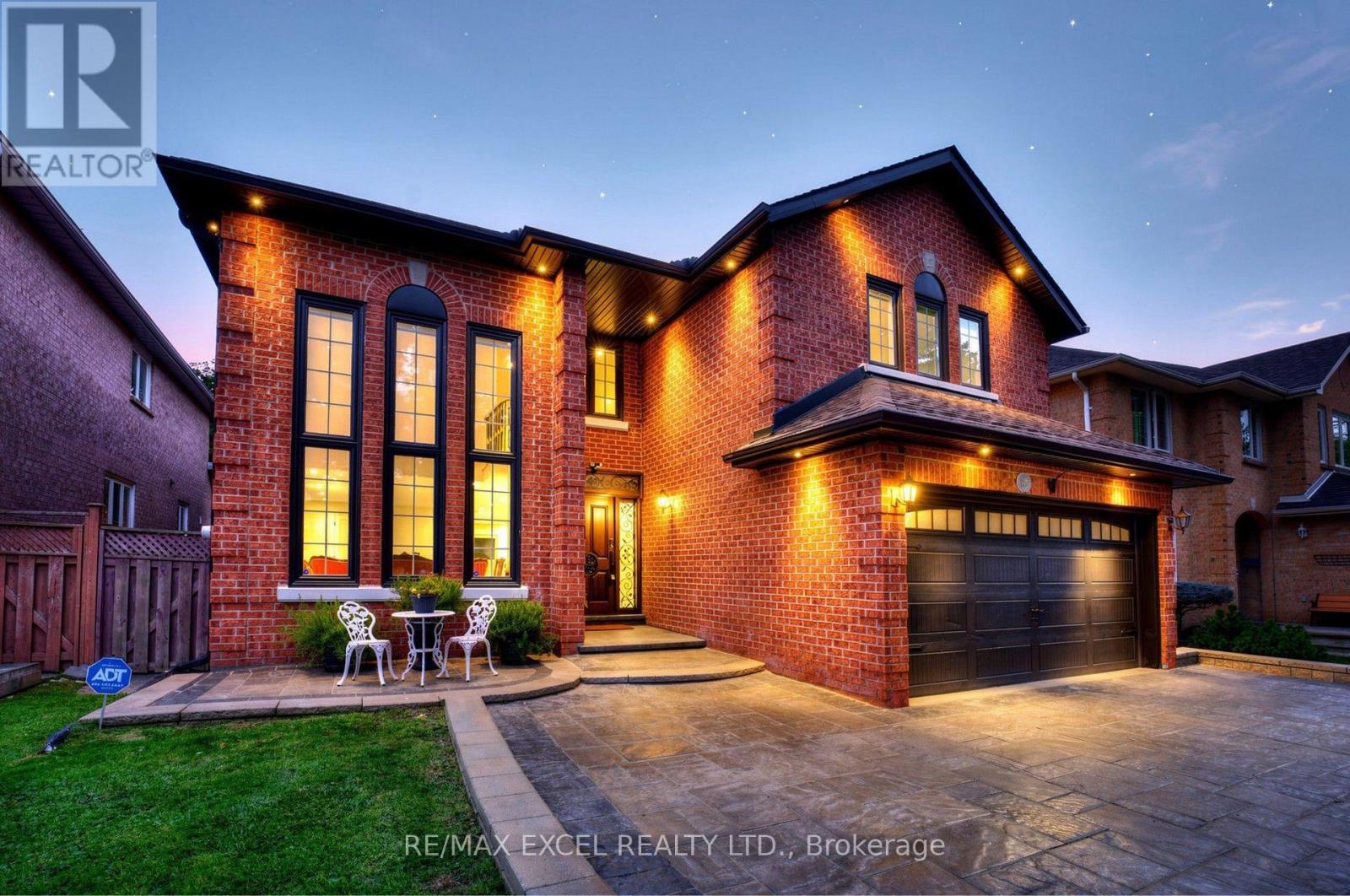 2b Trinity Crescent, Richmond Hill, Ontario L4B 2S4 - Photo 2 - N13733118