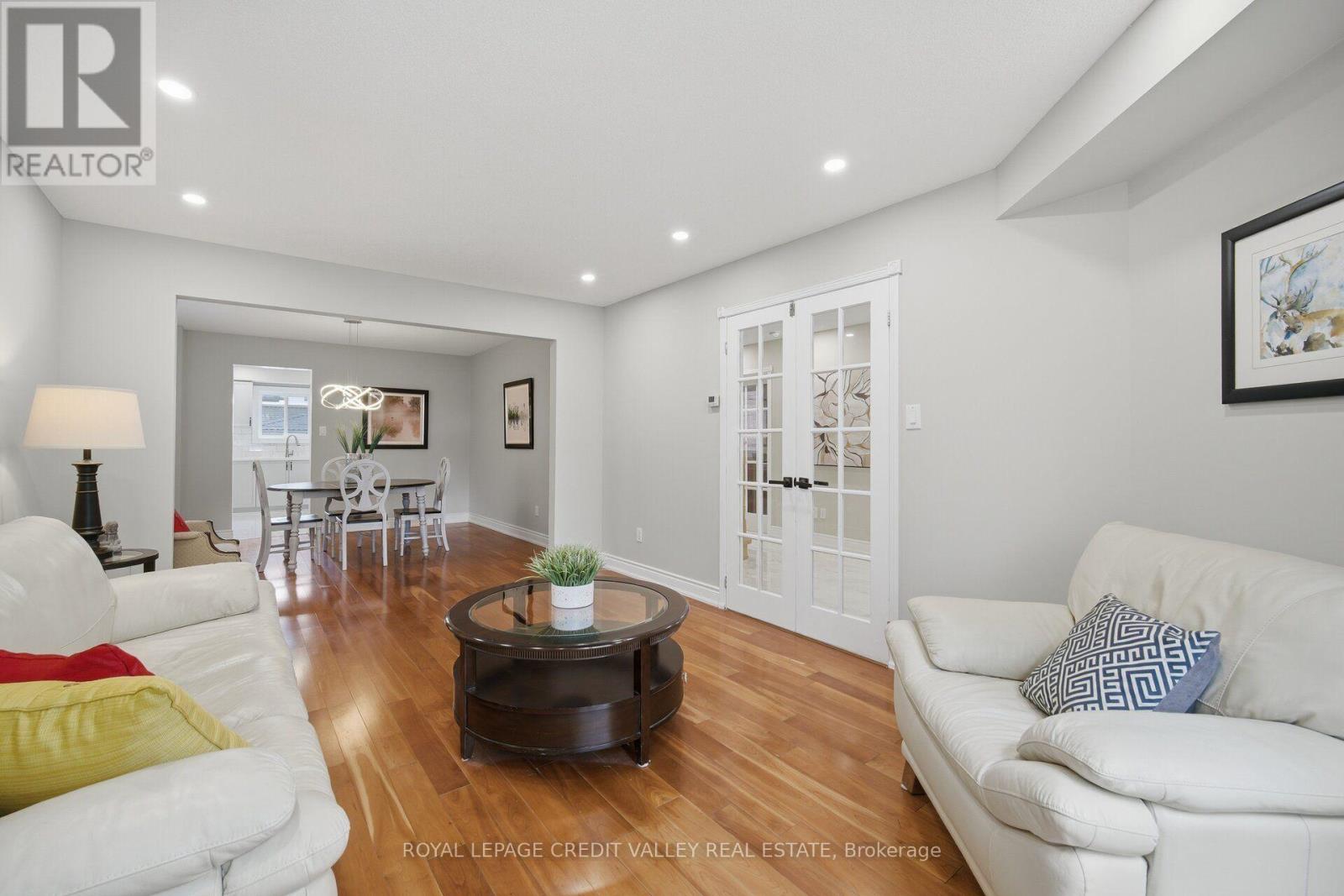 8 Livingston Drive, Caledon, Ontario L7C 1A7 - Photo 6 - W13747338