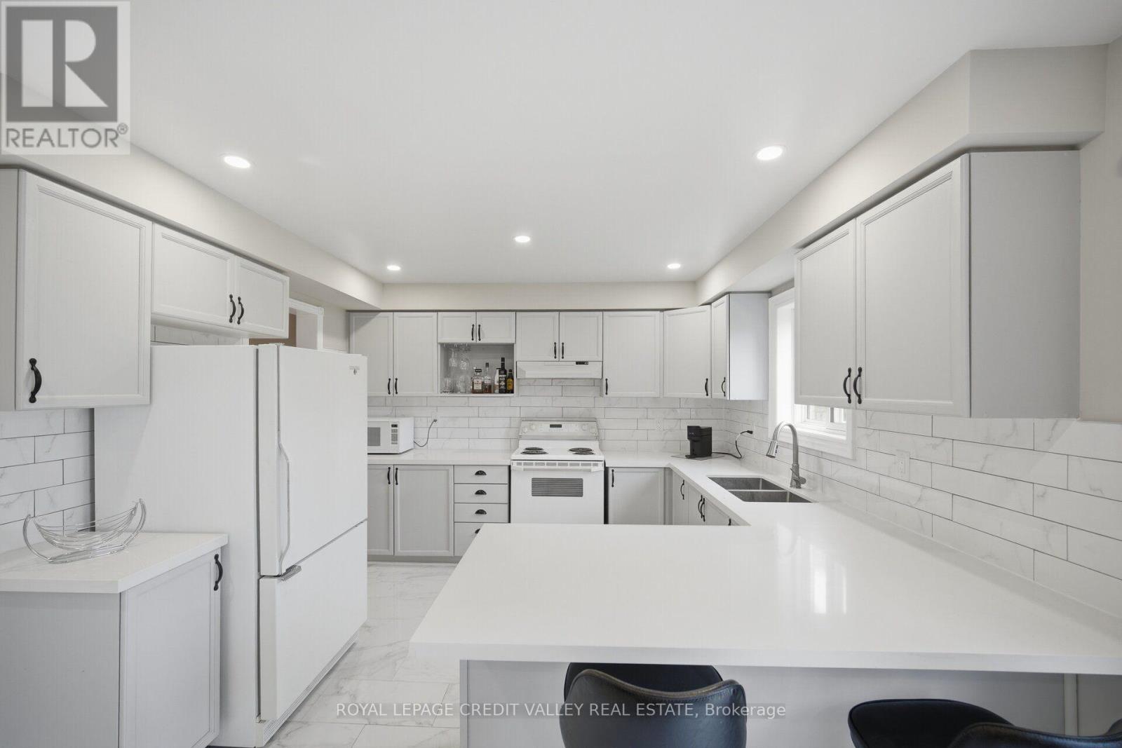 8 Livingston Drive, Caledon, Ontario L7C 1A7 - Photo 8 - W13747338