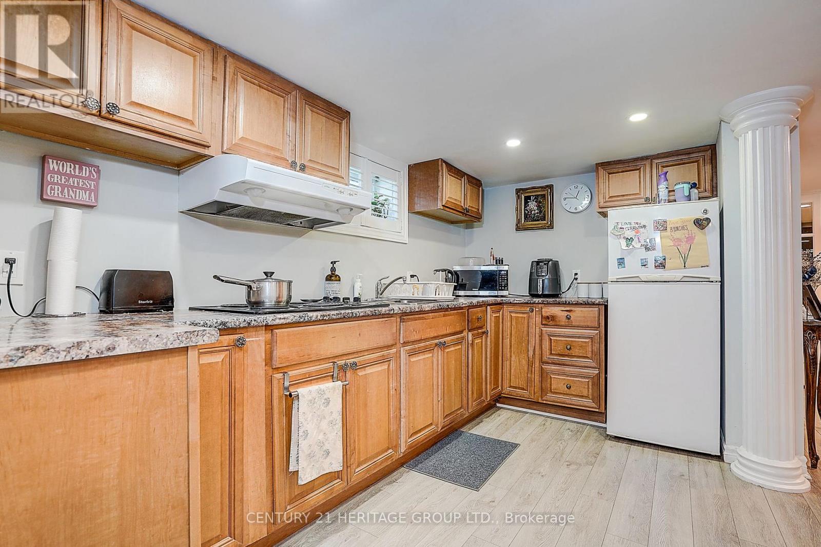 441 Rimilton Avenue, Toronto, Ontario M8W 2G7 - Photo 43 - W13756130