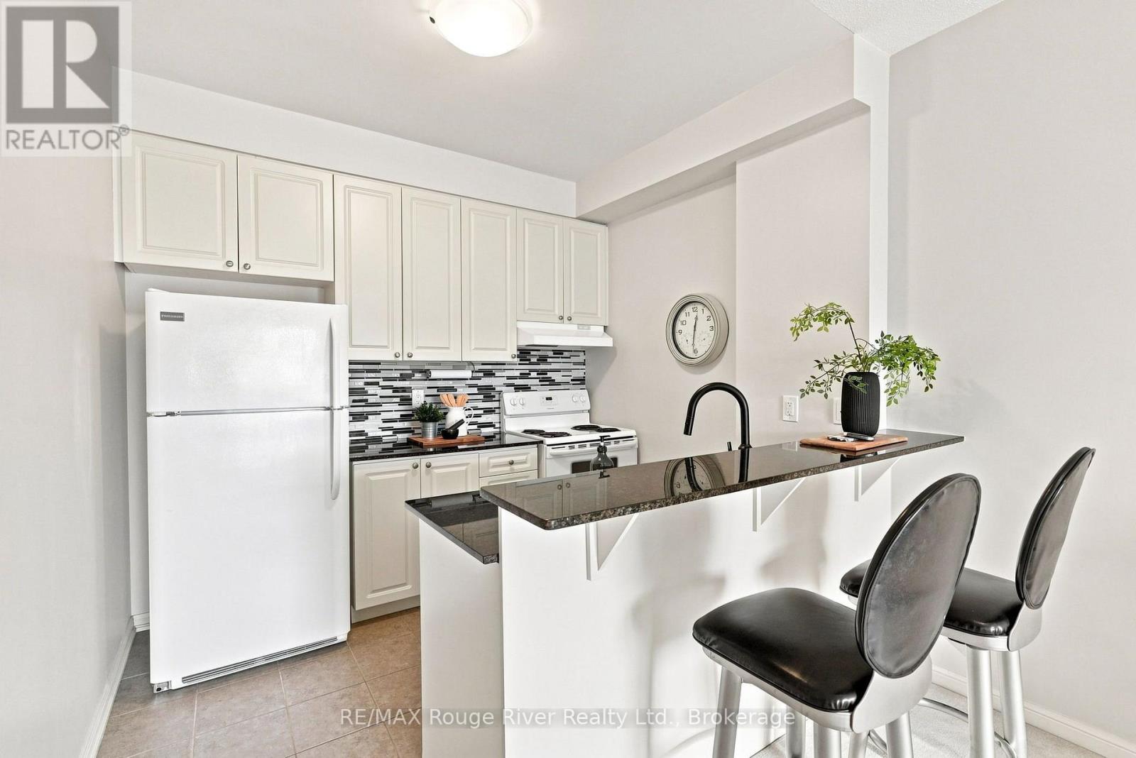 311 - 1 Sidney Lane, Clarington, Ontario  L1C 0N5 - Photo 4 - E13760862