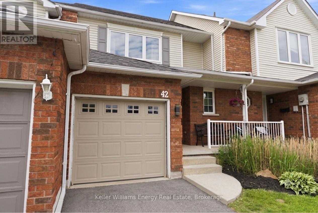 42 Cecil Found Crescent, Clarington, Ontario  L1E 2W1 - Photo 2 - E13761094