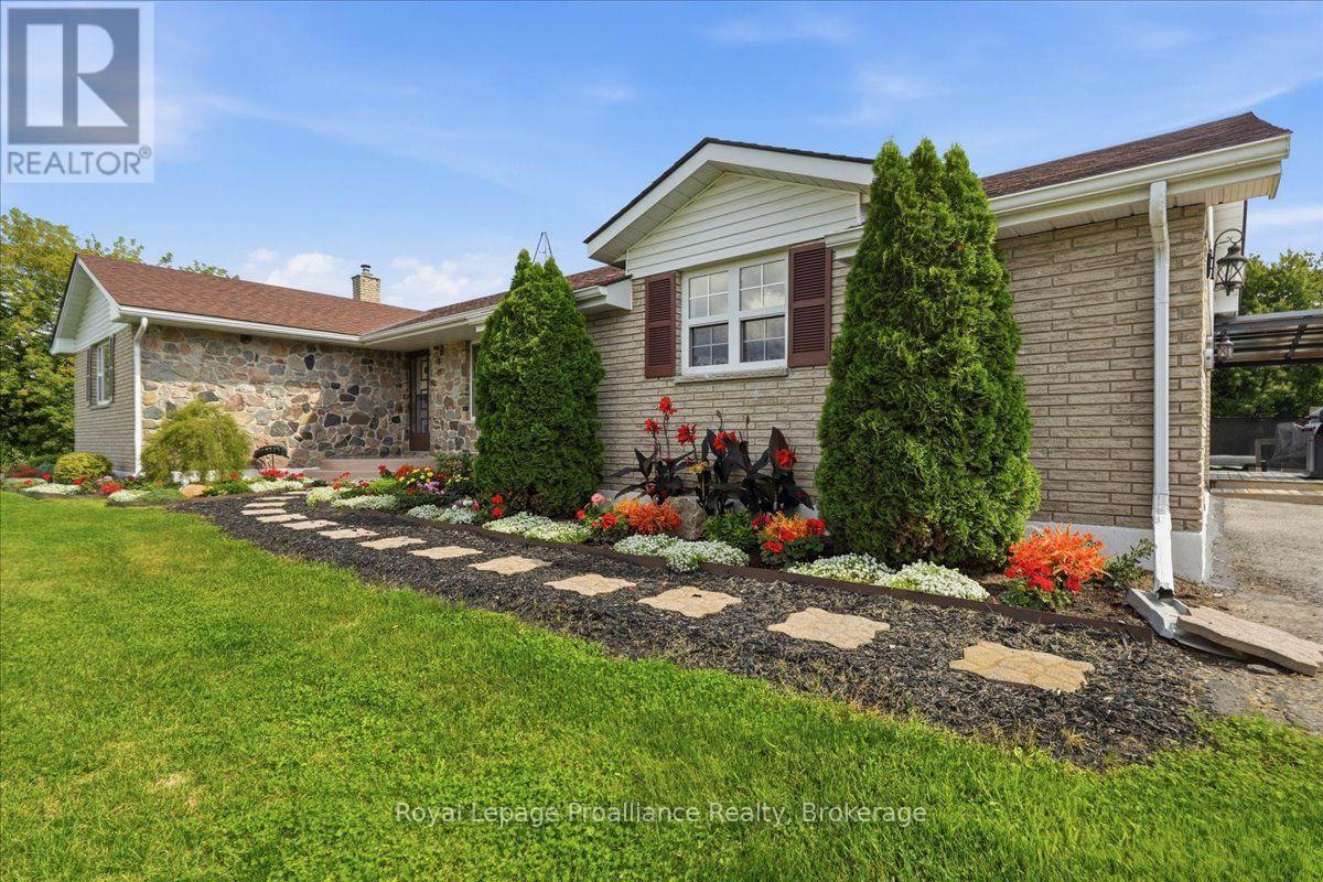305 Valley Road, Prince Edward County, Ontario  K0K 1A0 - Photo 2 - X13760852
