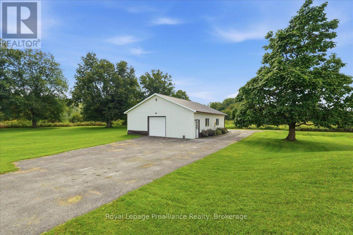 305 Valley Road, Prince Edward County, Ontario  K0K 1A0 - Photo 4 - X13760852