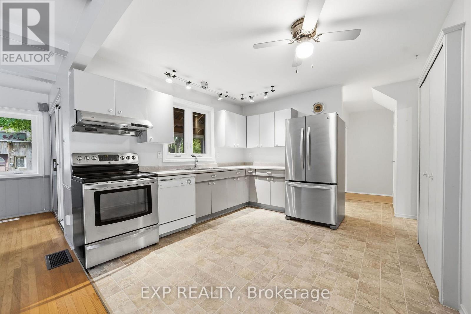 42 Queen Mary Crescent, London North, Ontario  N6H 4B4 - Photo 4 - X13760924