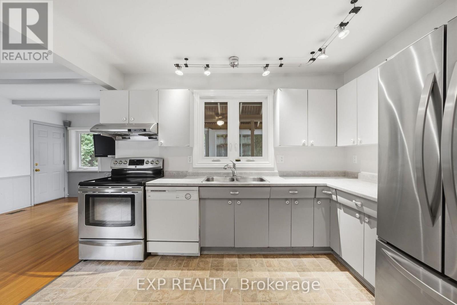42 Queen Mary Crescent, London North, Ontario  N6H 4B4 - Photo 6 - X13760924