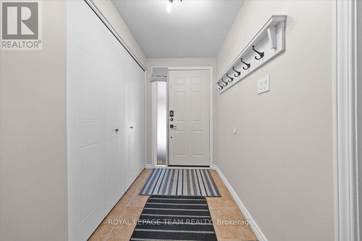1137 Chimney Hill Way, Ottawa, Ontario  K1J 8Z7 - Photo 3 - X13760984