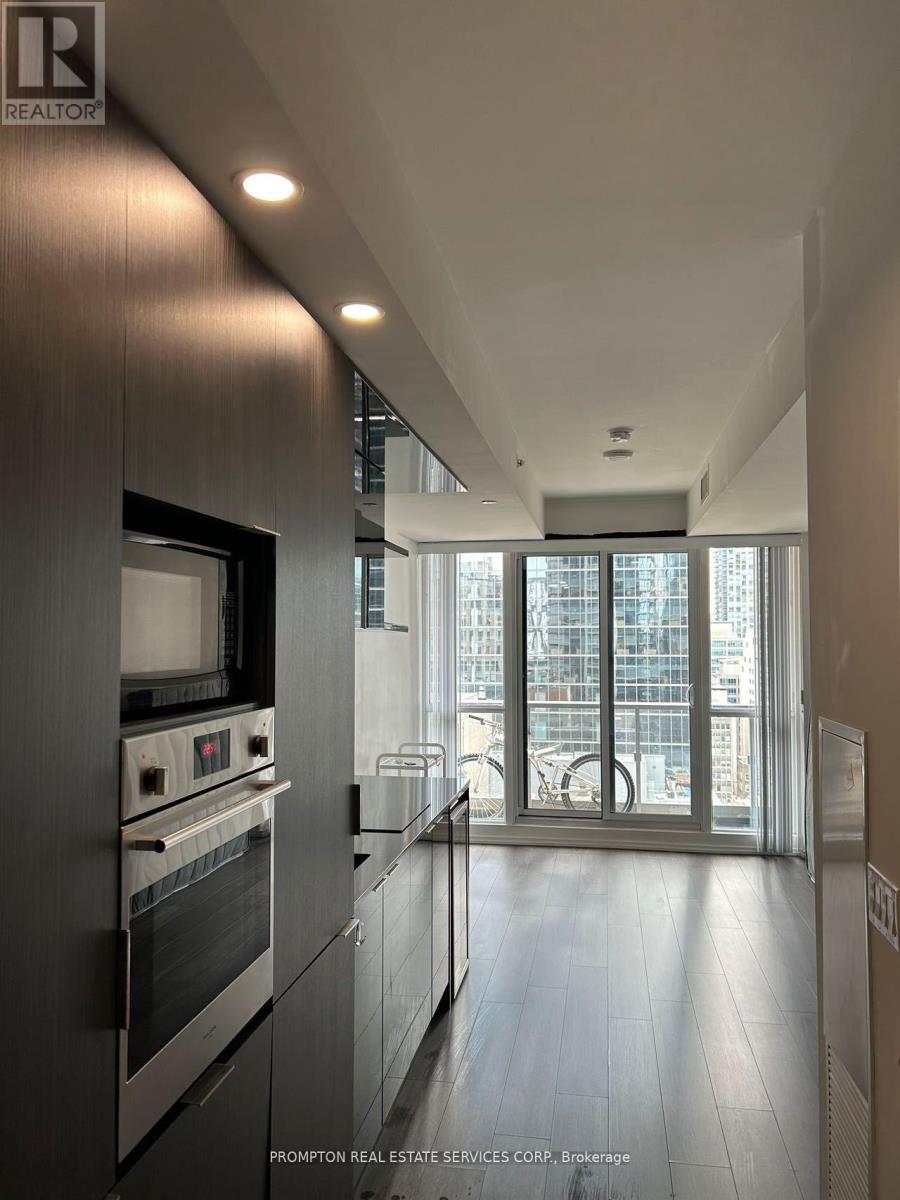 2005 - 70 TEMPERANCE STREET, Toronto, Ontario