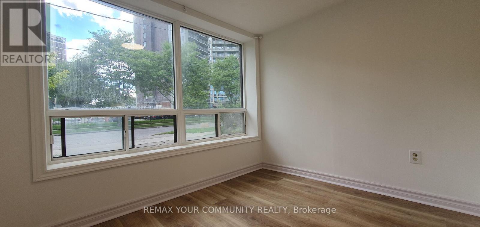 2 Lisburn Crescent, Toronto, Ontario  M2J 2Z5 - Photo 2 - C13761130