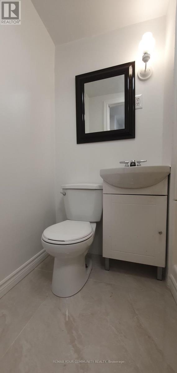 2 Lisburn Crescent, Toronto, Ontario  M2J 2Z5 - Photo 3 - C13761130