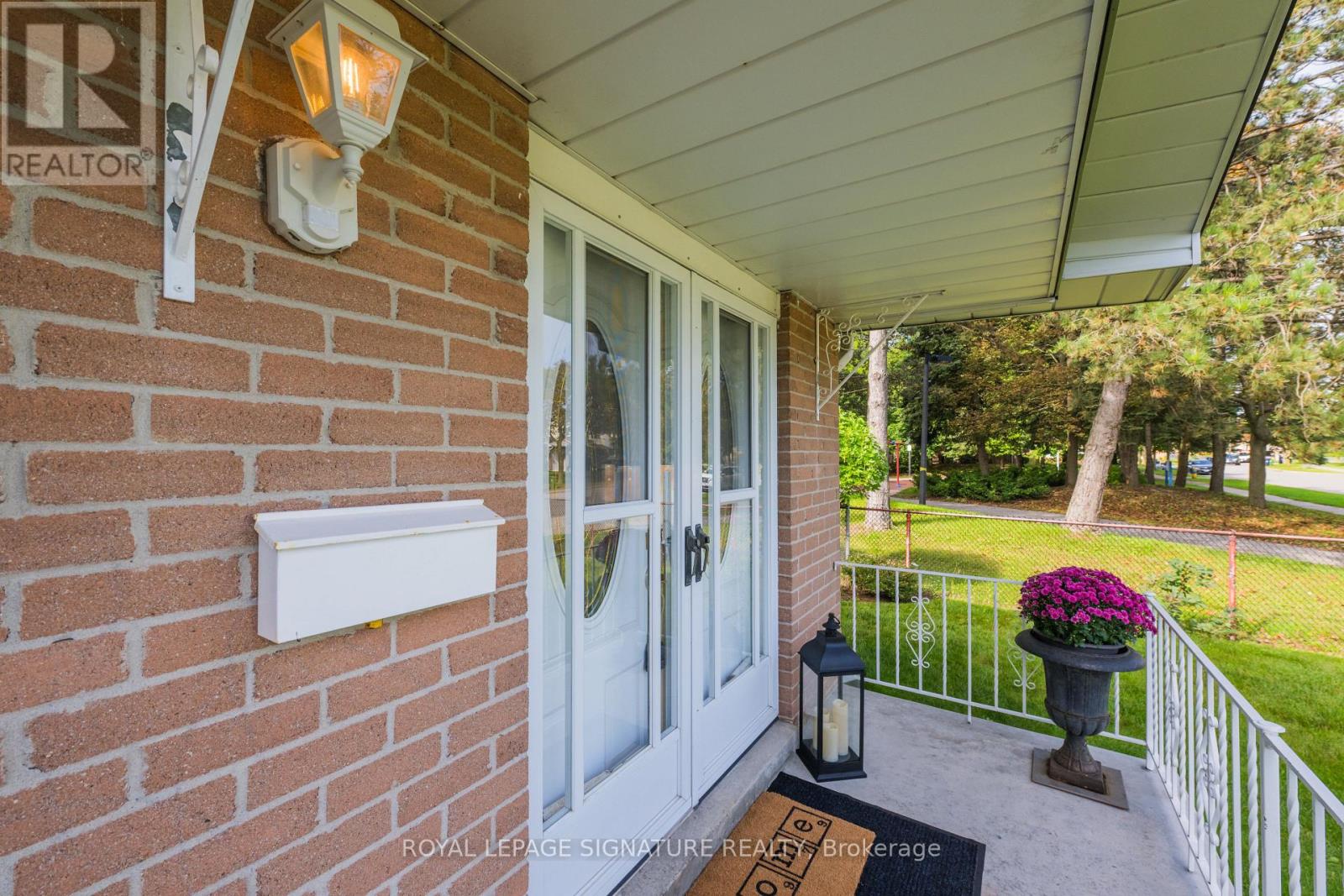 236 John Tabor Trail, Toronto, Ontario  M1B 2R4 - Photo 4 - E13760868