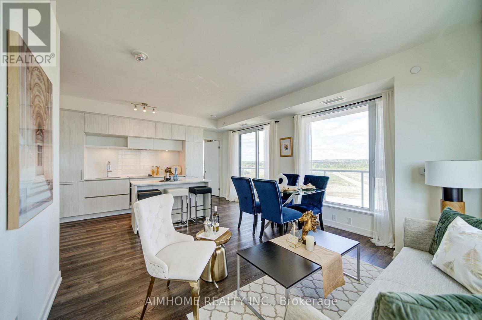 829 - 2 DAVID EYER ROAD E, Richmond Hill, Ontario